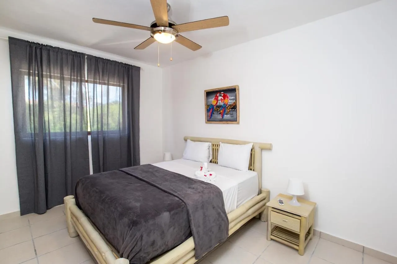 Los Corales Beach Village فندق