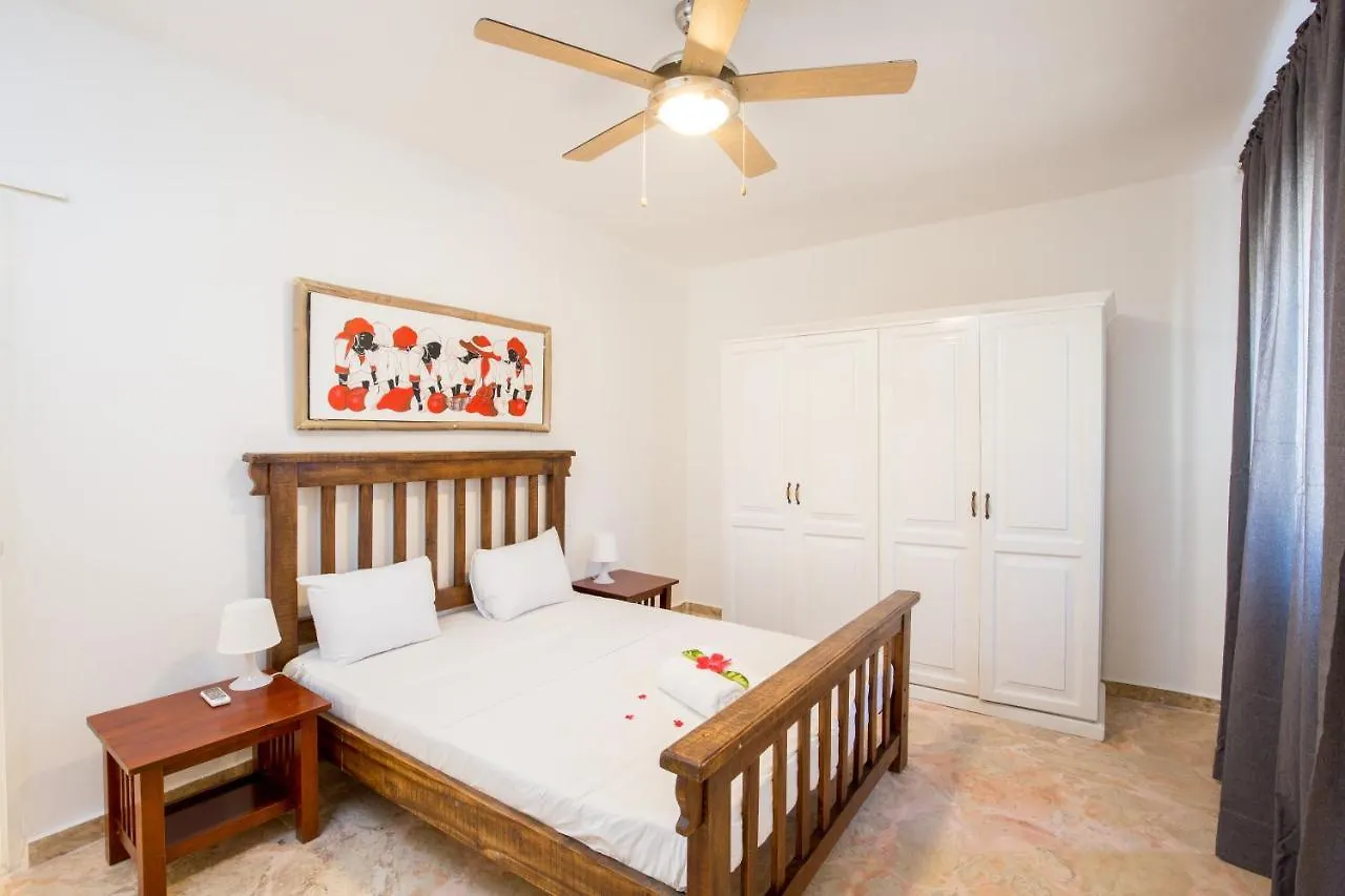 فندق Los Corales Beach Village
