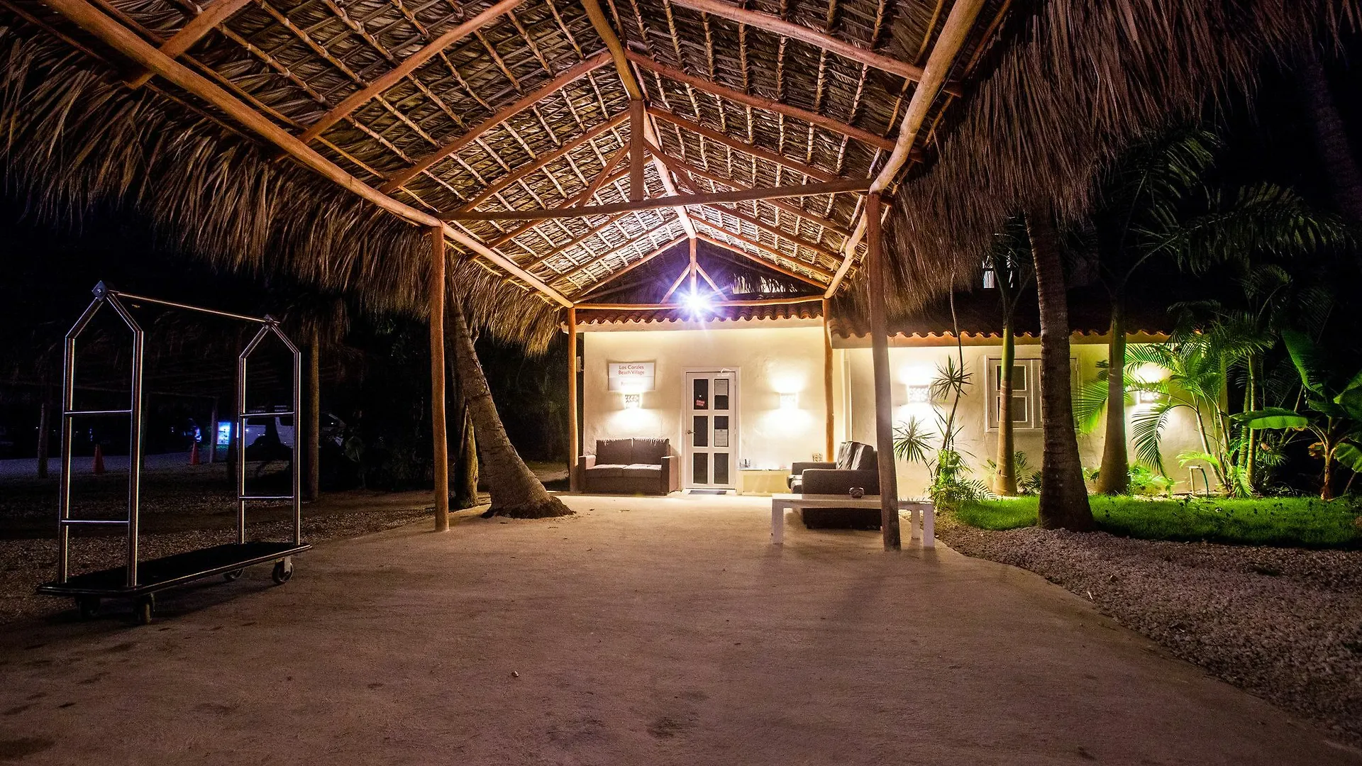 Los Corales Beach Village 4*, بونتا كانا
