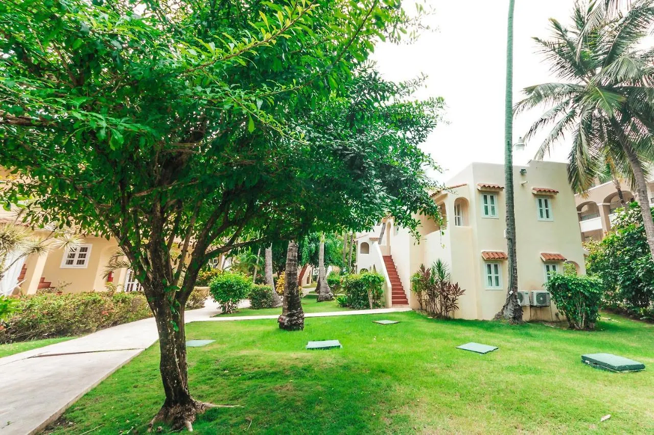 Los Corales Beach Village فندق