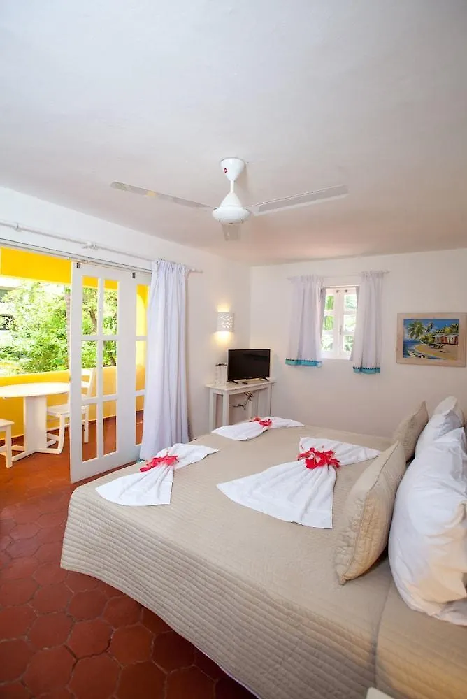 Los Corales Beach Village فندق